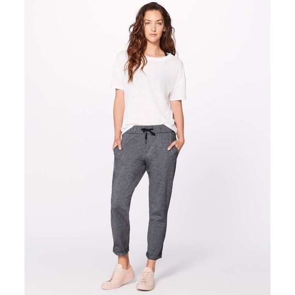 Lululemon On the Fly Pant 28" Inseam in Heathered Grey Size 6 - Picture 6 of 8